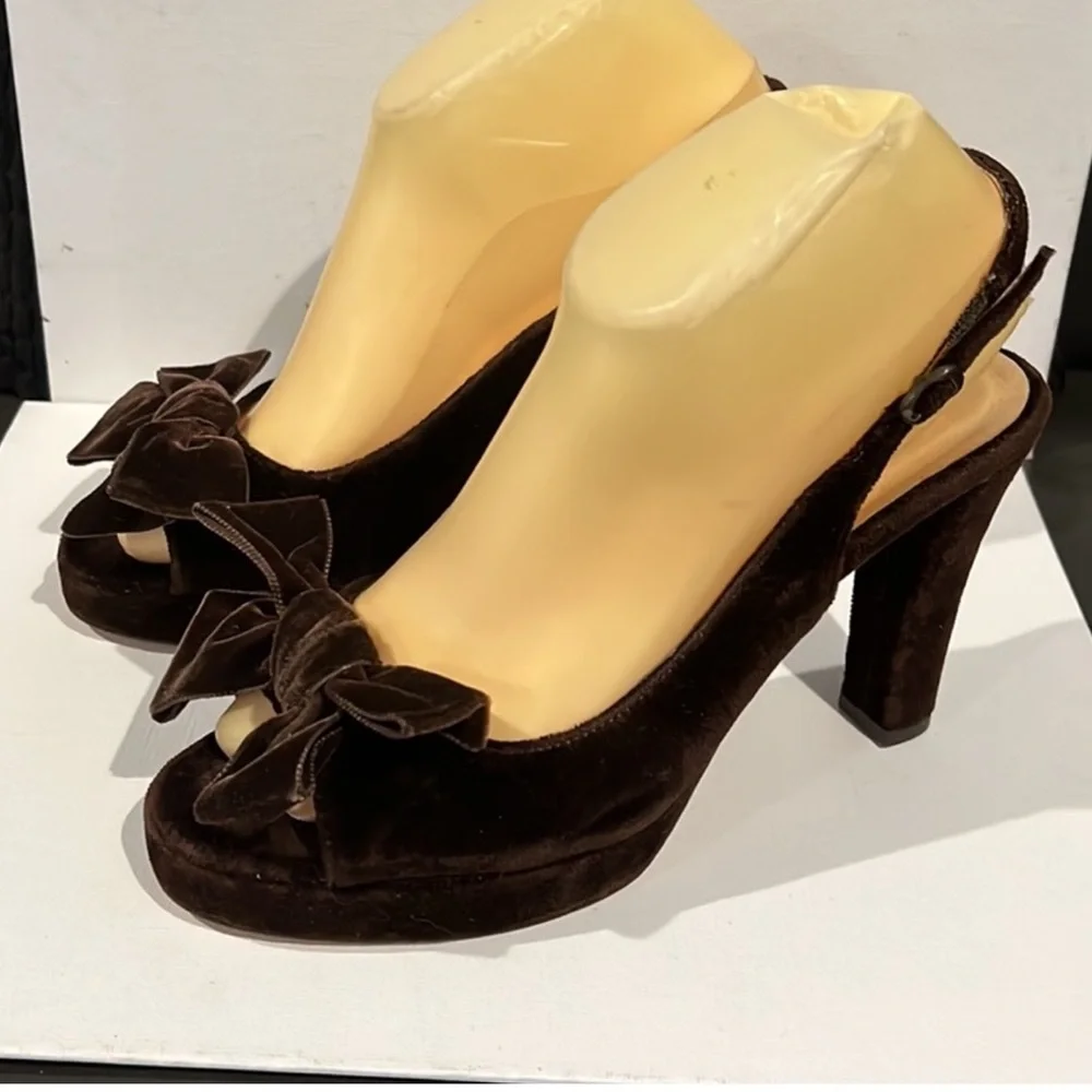 Authentic Bettye Muller designer brown velour bow pumps heels sz 8